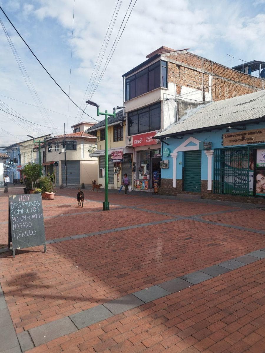 Casa con Local Comercial en El Centro de Sangolquí — imagen 3
