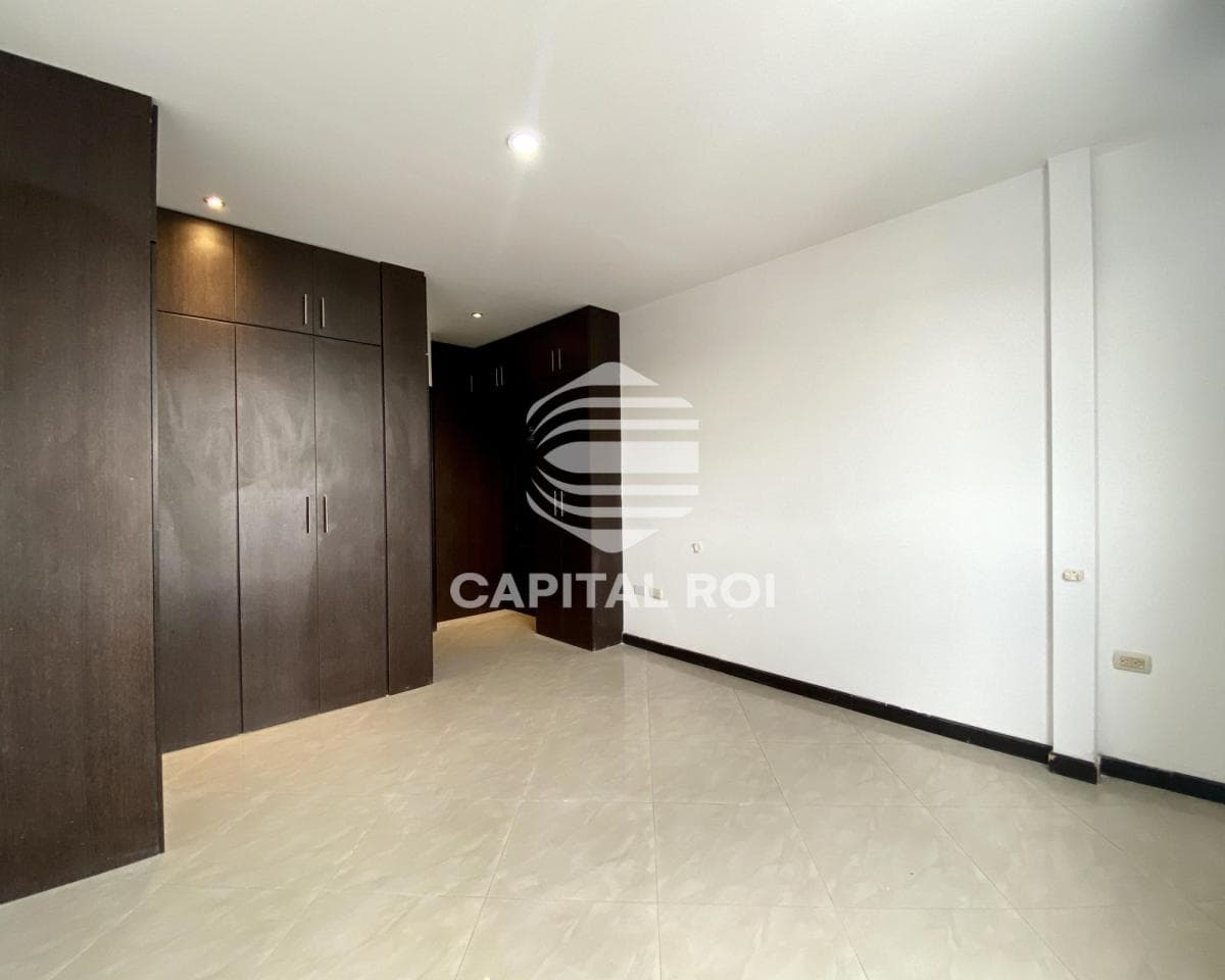 Departamento Remodelado en Venta, Kennedy Norte - Conjunto Cerrado. Cerca a Parque Lineal. Guayas — imagen 6