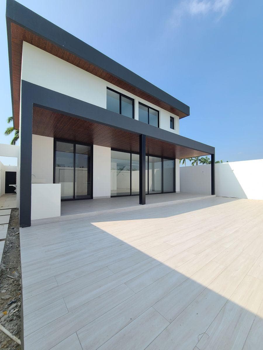 Casa de Estreno en Venta Urb. Punta Barranca, Nuevo Samborondon, Guayas — imagen 2