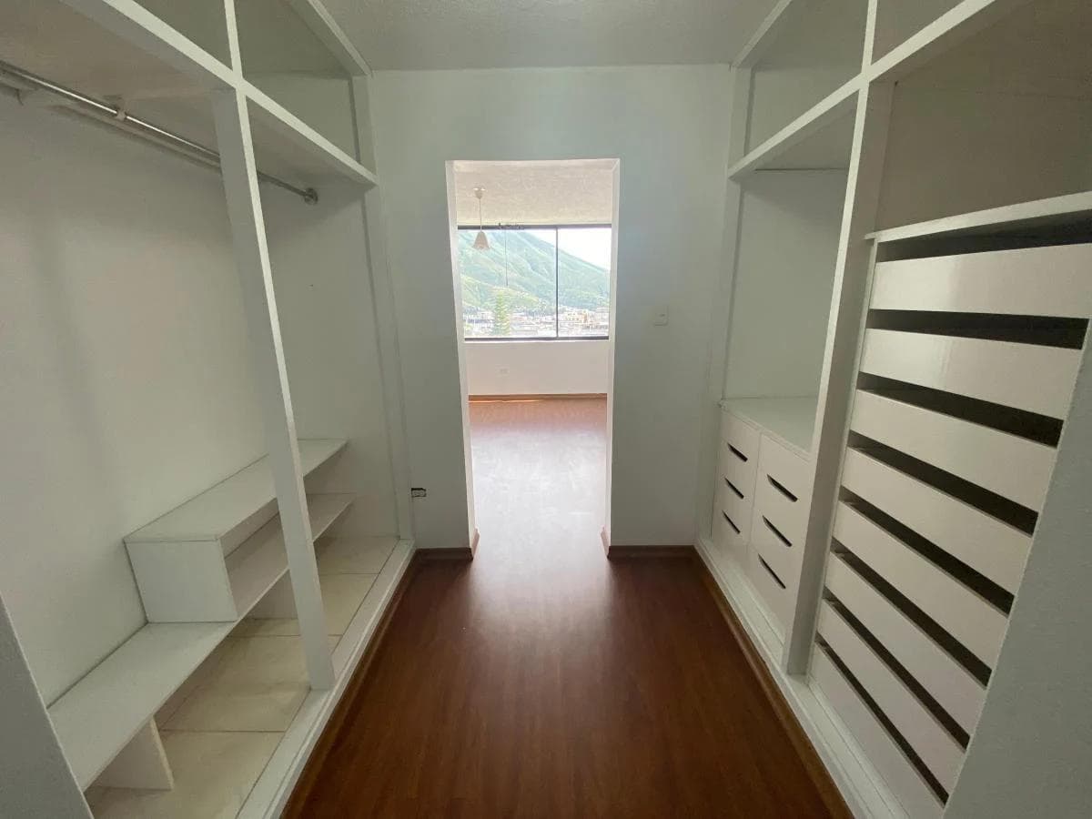 Departamento en Venta Mastodontes, Sector Carcelén — imagen 2