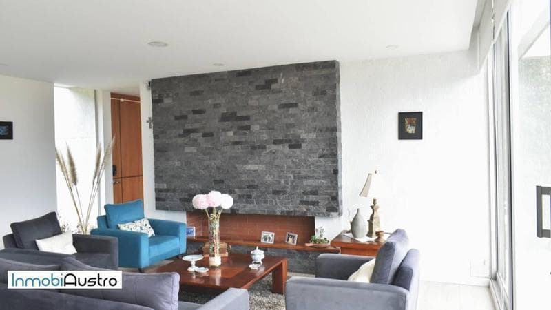 Cerca del Hospital del Iess, Venta de Hermosa Casa con Vista a La Ciudad, Azuay — imagen 9