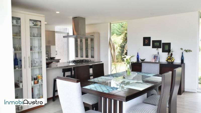 Cerca del Hospital del Iess, Venta de Hermosa Casa con Vista a La Ciudad, Azuay — imagen 5