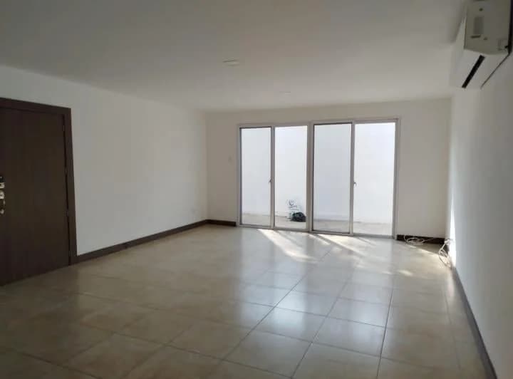 Departamento de Venta en La Urbanización Villas del Bosque, Vía a La Costa. Guayas — imagen 1