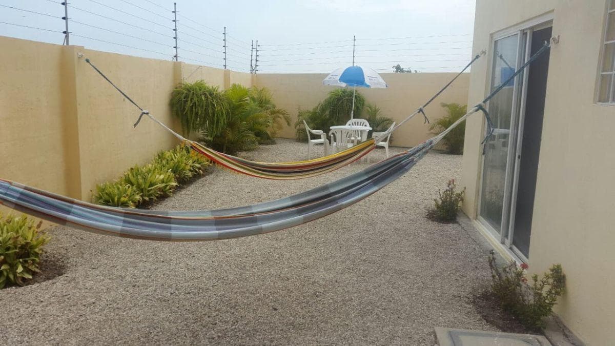 Venta de Casa de 213 m en Urbanización Cerrada, 2 Dorm. en Playas. en La Vía Playas Data, Guayas — imagen 1