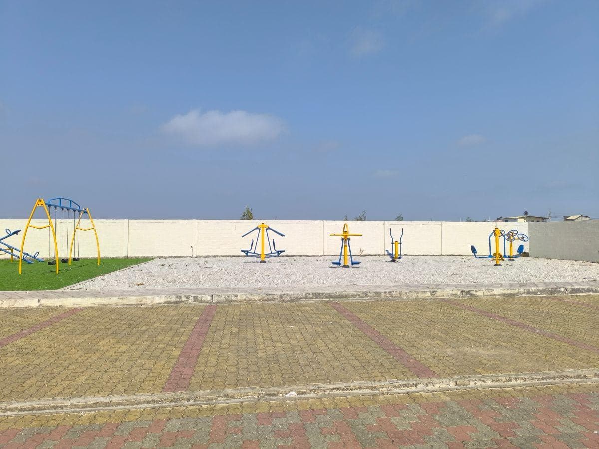 Venta de Casa de 213 m en Urbanización Cerrada, 2 Dorm. en Playas. en La Vía Playas Data, Guayas — imagen 7