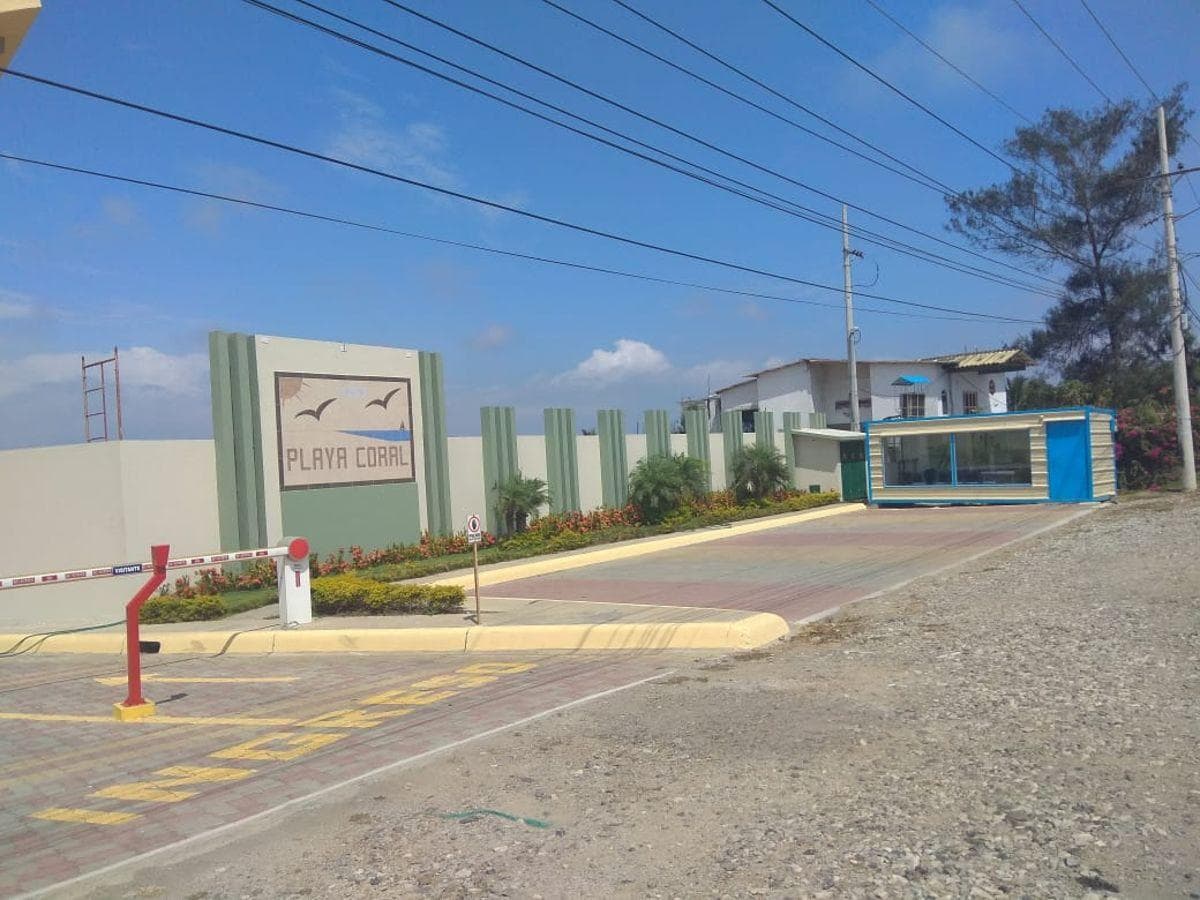 Venta de Casa de 213 m en Urbanización Cerrada, 2 Dorm. en Playas. en La Vía Playas Data, Guayas — imagen 5