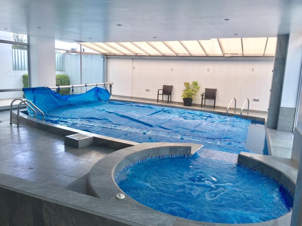 Vendo de Oportunidad - Quito Tennis Hermoso Departamento de Lujo, 2 Dorm. con Piscina Gimnasi — imagen 1