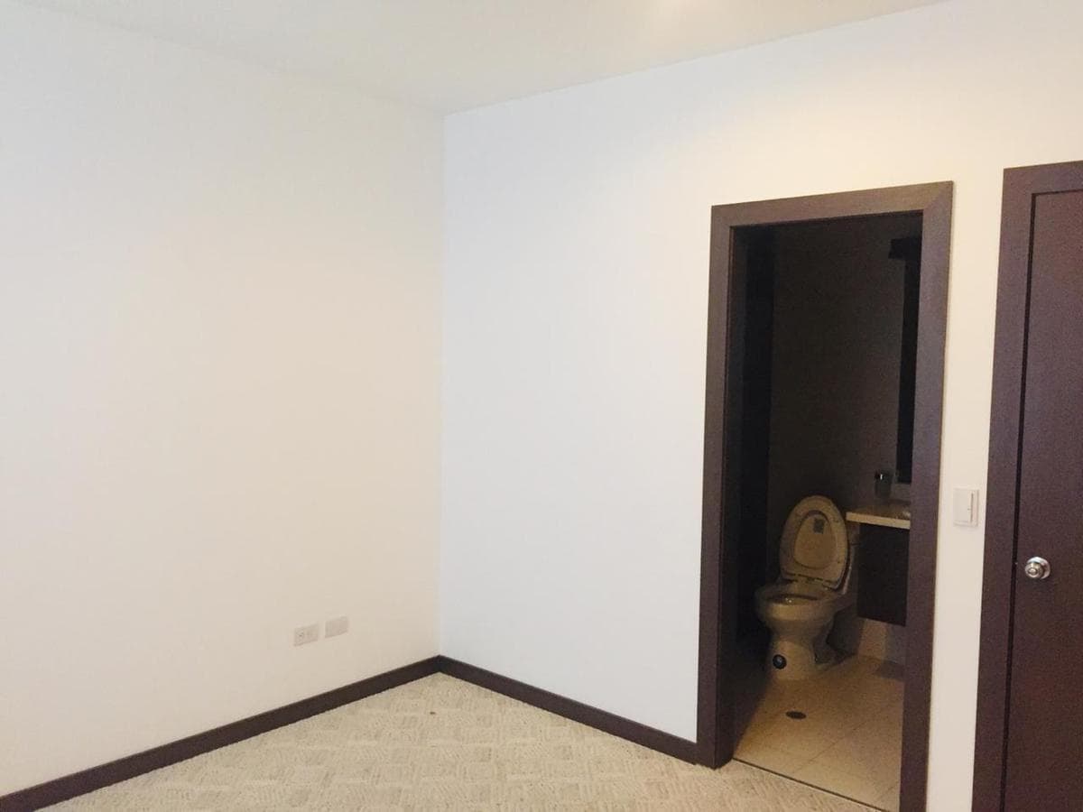 Vendo de Oportunidad - Quito Tennis Hermoso Departamento de Lujo, 2 Dorm. con Piscina Gimnasi — imagen 4
