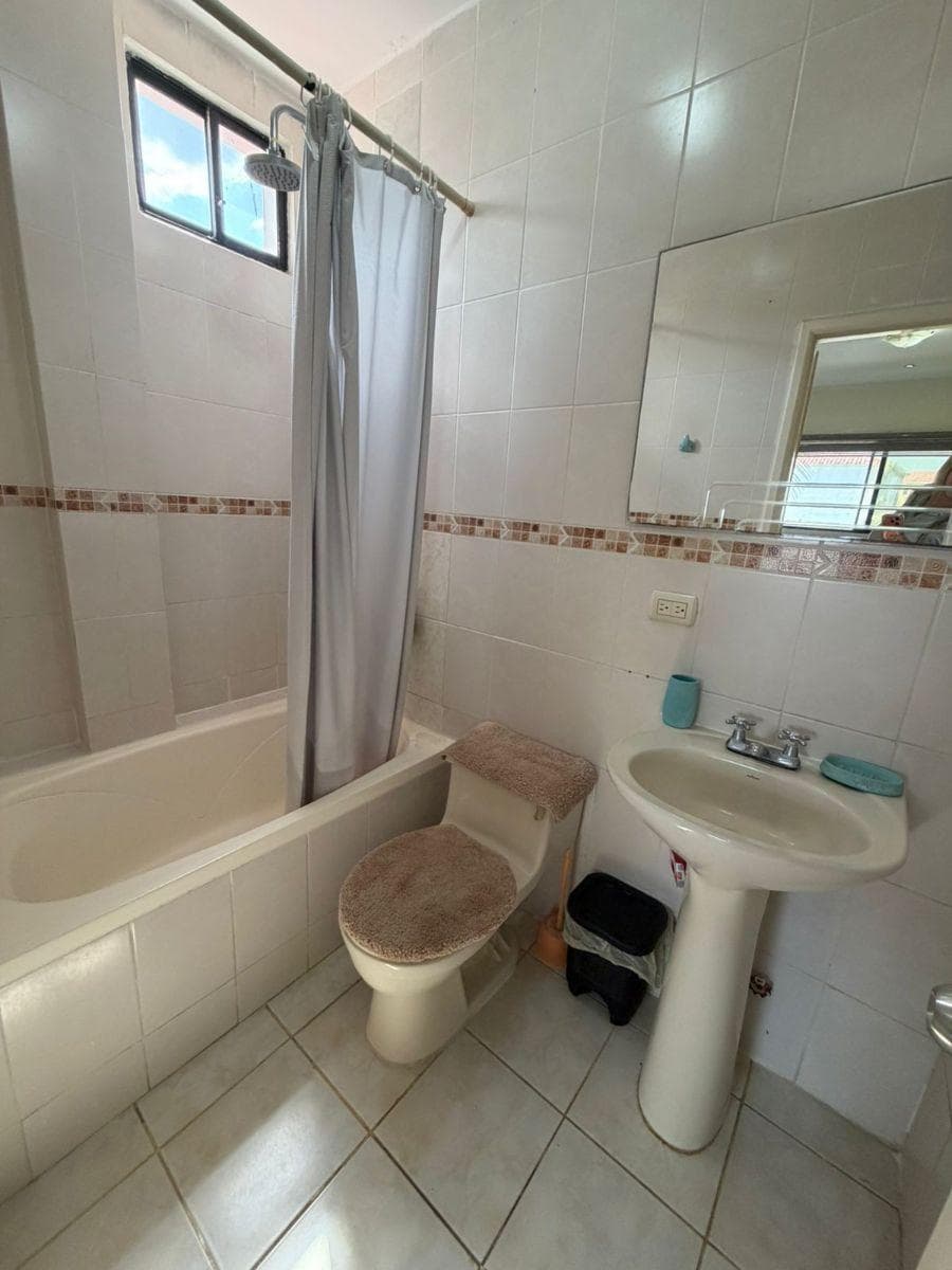 Casa en Alquiler o Venta de 419 m² con 4 Habitaciones en Urbanización de Vía a La Costa - Km. 22, Guayas — imagen 6
