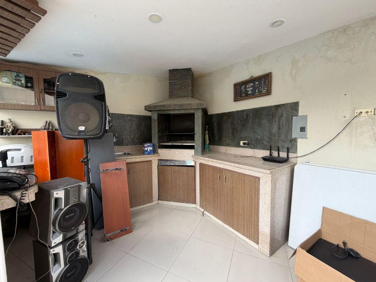 Casa en Alquiler o Venta de 419 m² con 4 Habitaciones en Urbanización de Vía a La Costa - Km. 22, Guayas — imagen 2