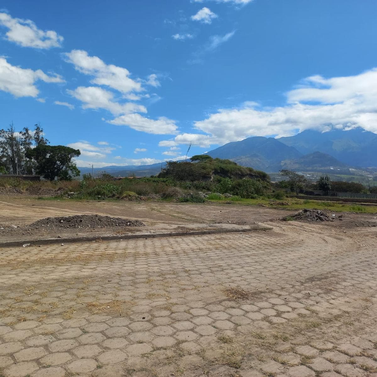 Terreno en Atuntaqui, Imbabura — imagen 1
