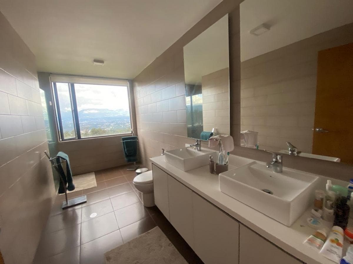 Hermosa Casa de Venta en Nayón, Segura, Moderna, No Adosada, Amplio Jardín Pr — imagen 10