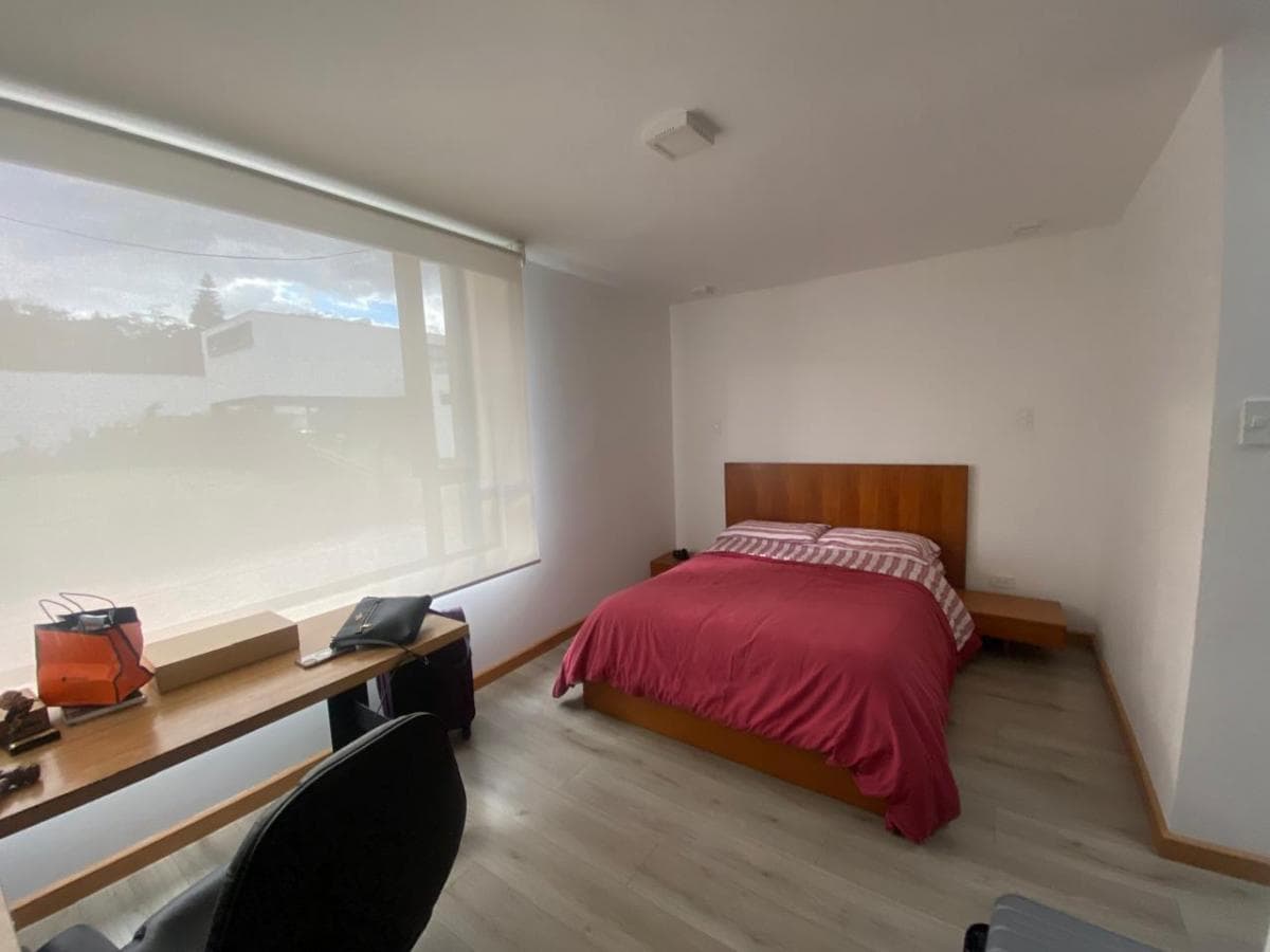 Hermosa Casa de Venta en Nayón, Segura, Moderna, No Adosada, Amplio Jardín Pr — imagen 5