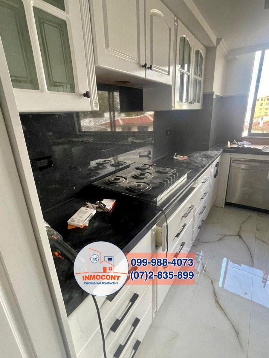 En Venta Amplio Departamento Remodelado sector Av Ordoñez Lasso garaje Para 2 Vehículos, Azuay — imagen 5