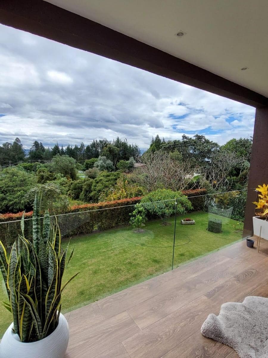 Hermosa Casa Dentro de Urbanizacion con Areas Verdes — imagen 1