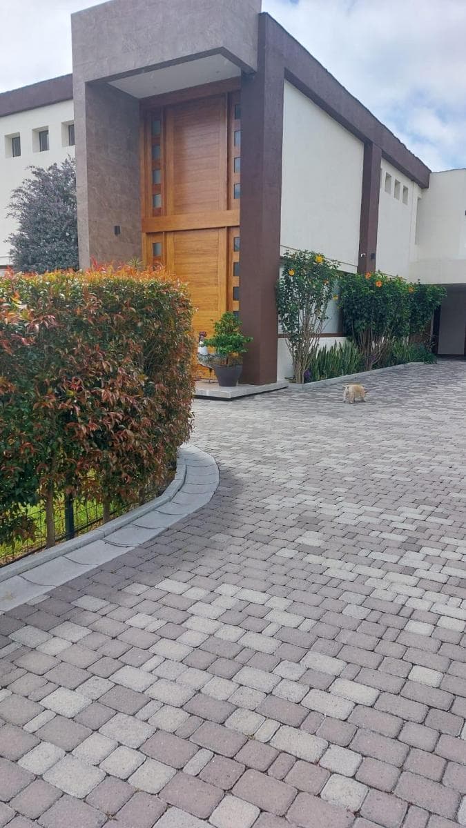 Hermosa Casa Dentro de Urbanizacion con Areas Verdes — imagen 8