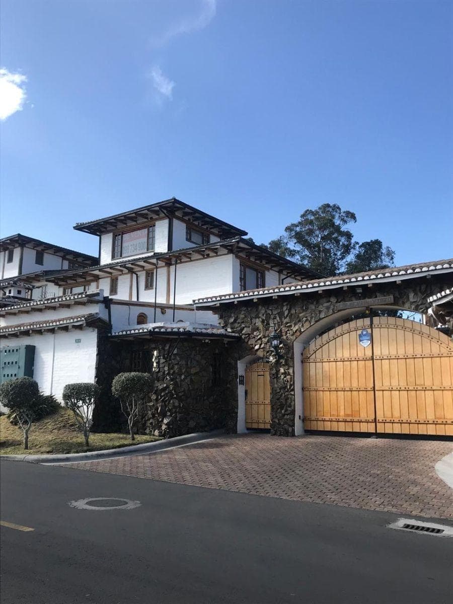 Vendo Linda Casa Rústica por El Colegio Sek. 382 m Pérgola, 4 Dorm. — imagen 10