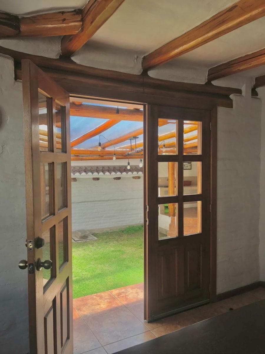 Vendo Linda Casa Rústica por El Colegio Sek. 382 m Pérgola, 4 Dorm. — imagen 8