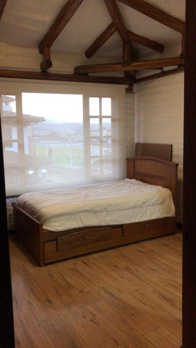 Vendo Linda Casa Rústica por El Colegio Sek. 382 m Pérgola, 4 Dorm. — imagen 4