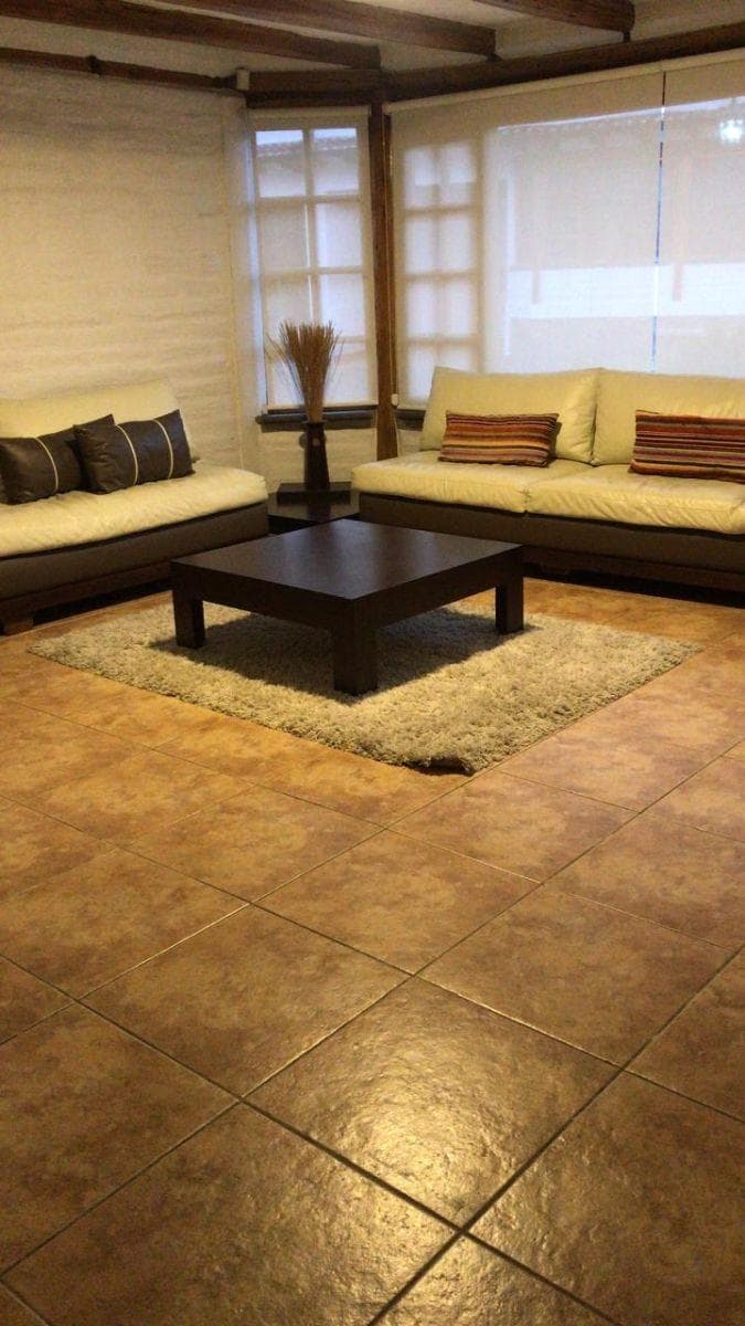 Vendo Linda Casa Rústica por El Colegio Sek. 382 m Pérgola, 4 Dorm. — imagen 3