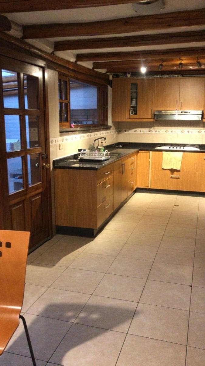 Vendo Linda Casa Rústica por El Colegio Sek. 382 m Pérgola, 4 Dorm. — imagen 2