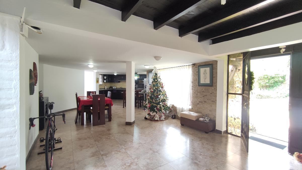 Casa en Venta de 4 Habitaciones en Planta Baja con Terreno de 1800 m², Valle de Los Chillos, Conocoto — imagen 6