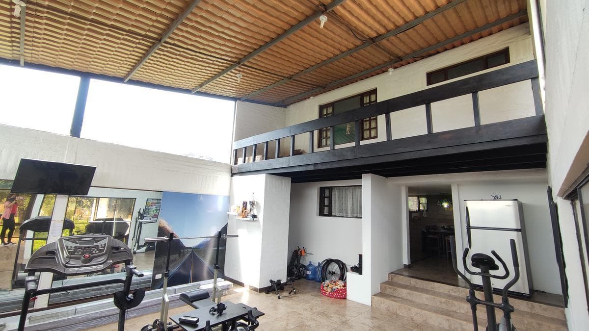 Casa en Venta de 4 Habitaciones en Planta Baja con Terreno de 1800 m², Valle de Los Chillos, Conocoto — imagen 3