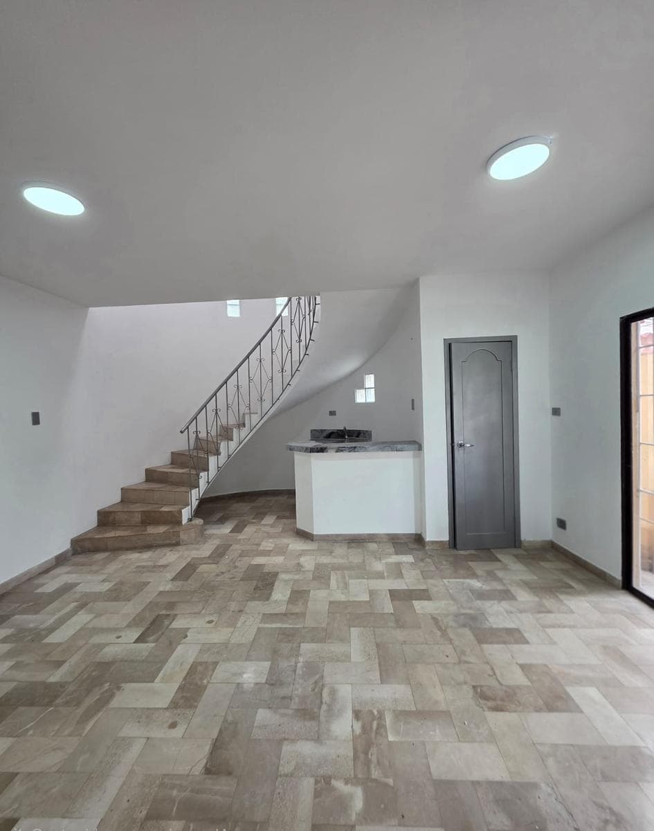 Casa en Venta Full Remodelada de 4 Habitaciones en Alborada 8ava Etapa - Norte Gye, Guayas — imagen 7