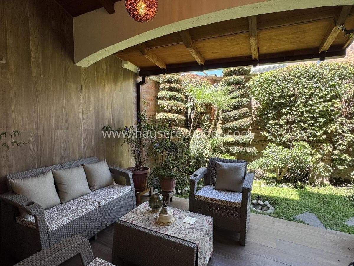 Casa de Venta Remodelada | 3 Habitac. | Amplias Áreas Verdes | Seguridad 24/7 | Sector Residencial — imagen 1