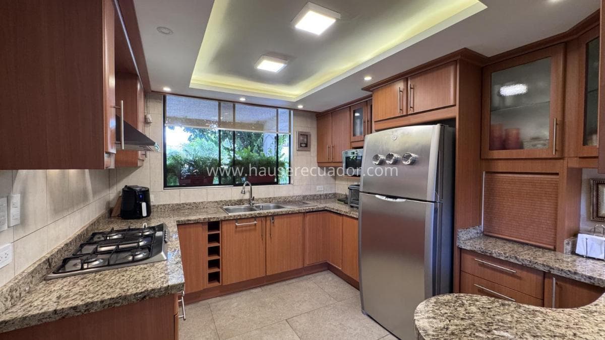 Casa de Venta Remodelada | 3 Habitac. | Amplias Áreas Verdes | Seguridad 24/7 | Sector Residencial — imagen 5