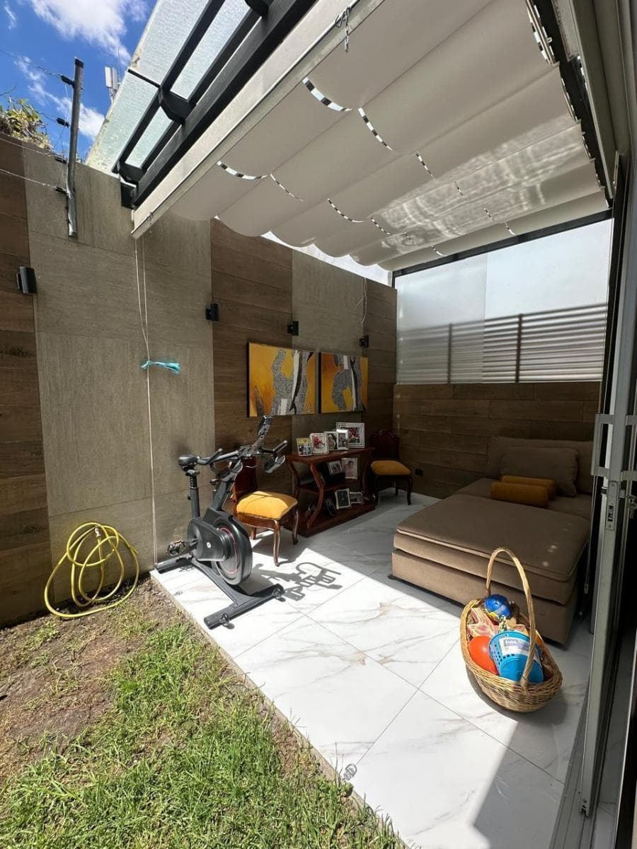 Casa en Venta Moderna 3 Dorm. Av Intervalles Cumbayá — imagen 10