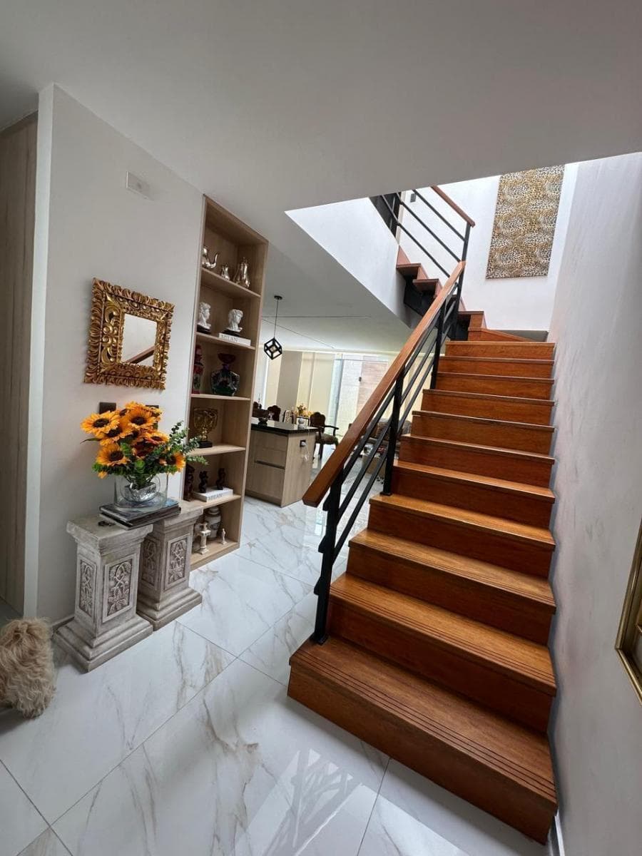 Casa en Venta Moderna 3 Dorm. Av Intervalles Cumbayá — imagen 3