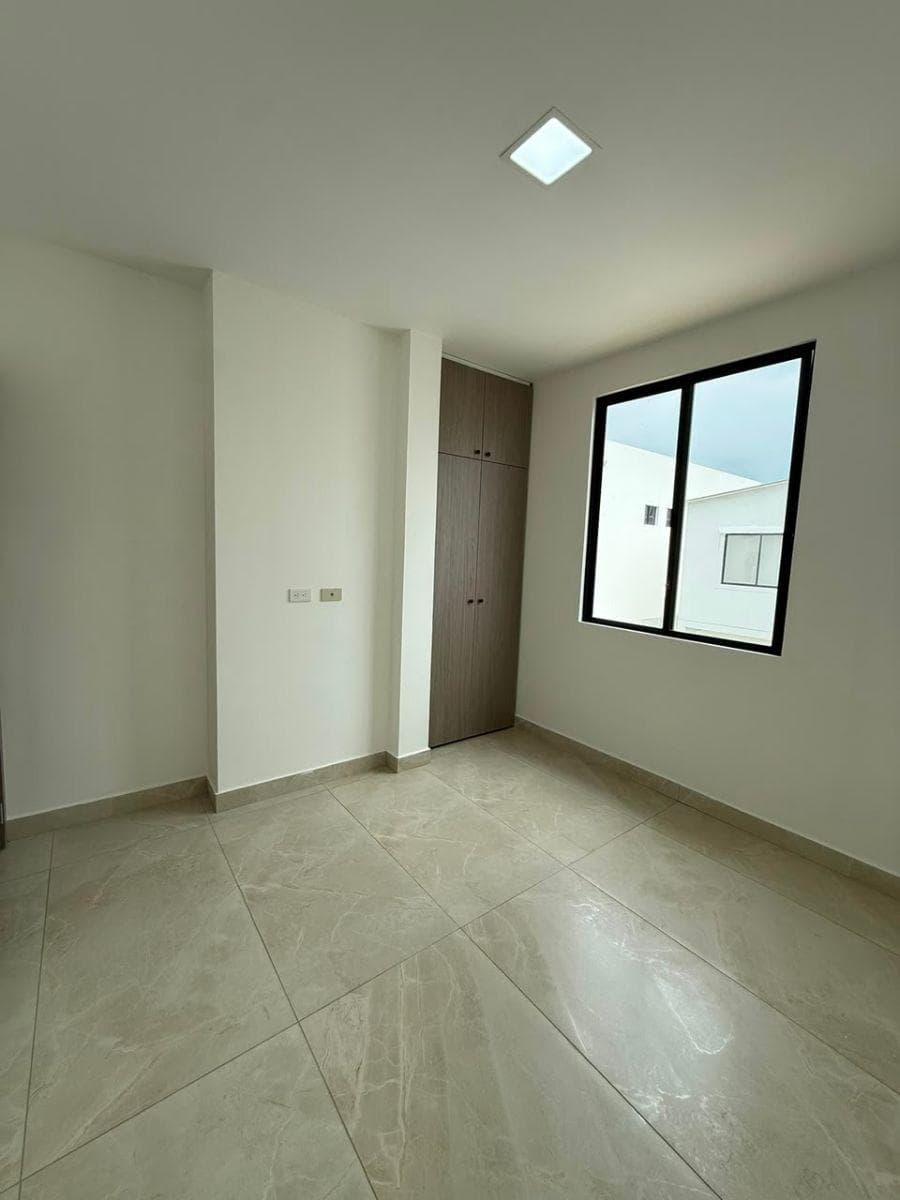 Casa en Venta de 4 Dorm. de Estreno - La Joya Etapa Aguamarina - Sector Aurora Daule, Guayas — imagen 3
