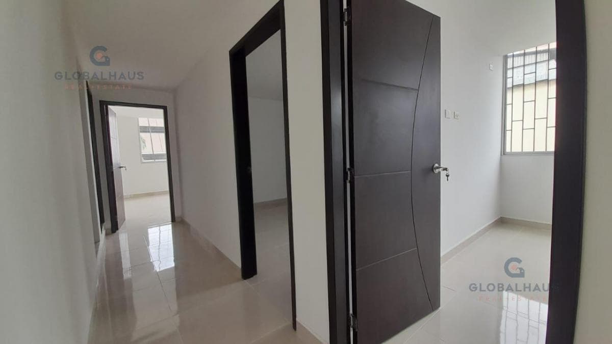 Venta de Departamento en 9 de Octubre y Av del Ejercito, 3 Habitaciones Y. R. Guayas — imagen 2