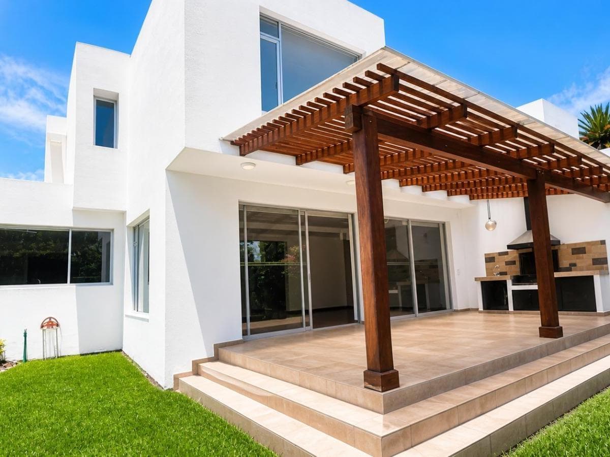 Casa en Venta en La Viña Tumbaco No Adosada Jardín — imagen 1