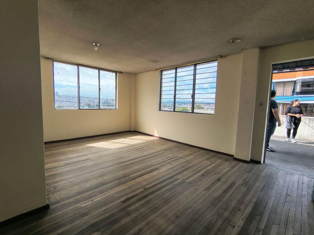 Casa de Venta en El Sector de Quito Norte, en La Calle Flavio Alfaro — imagen 5