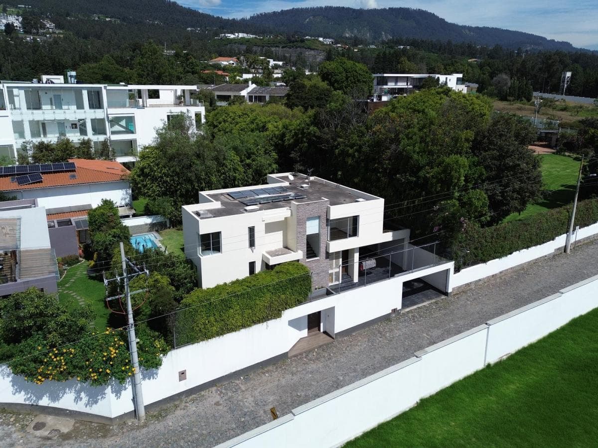Casa de Venta Dentro de Urbanización Segura en El Sector de San Patricio, Cumbayá — imagen 5