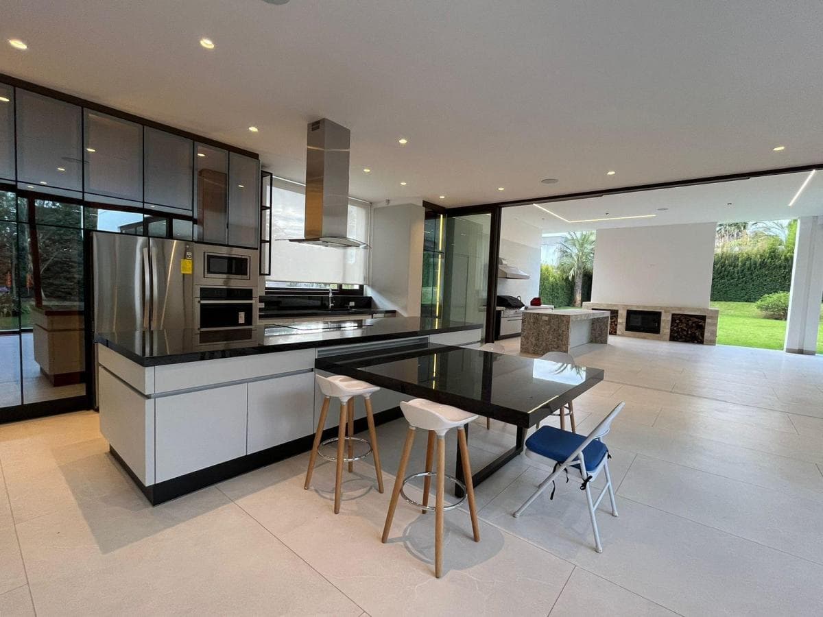 Casas de Venta en Cumbayá a Estrenar con Ascensor y Jardín — imagen 10