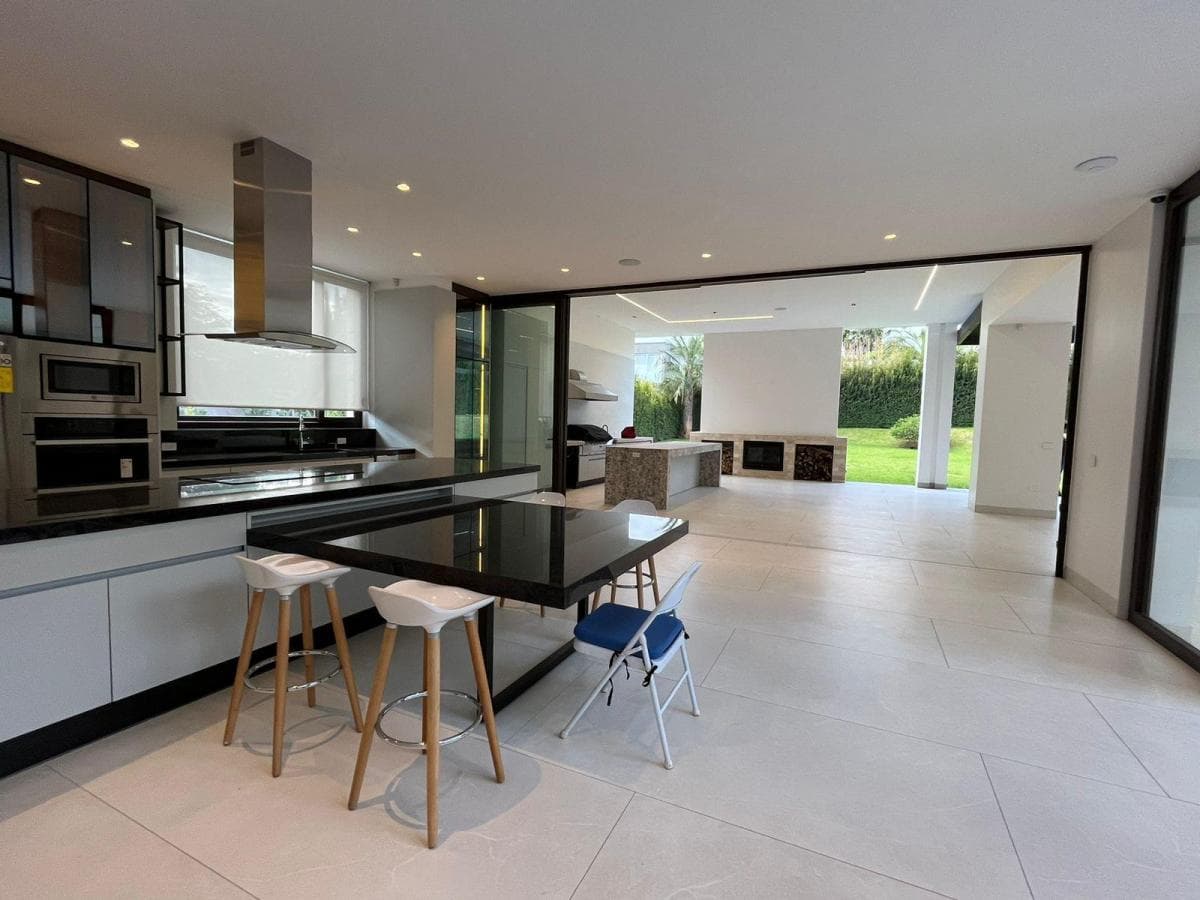 Casas de Venta en Cumbayá a Estrenar con Ascensor y Jardín — imagen 9