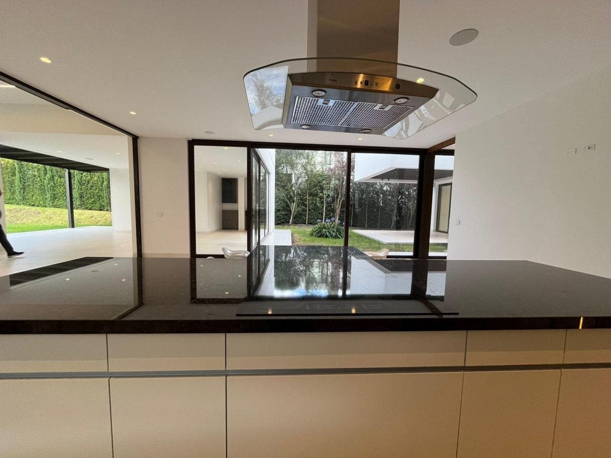 Casas de Venta en Cumbayá a Estrenar con Ascensor y Jardín — imagen 6