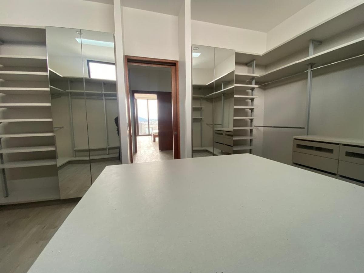 Casas de Venta en Cumbayá a Estrenar con Ascensor y Jardín — imagen 4