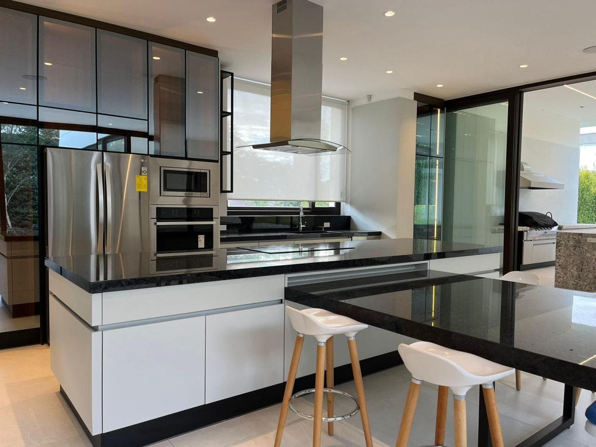 Casas de Venta en Cumbayá a Estrenar con Ascensor y Jardín — imagen 3