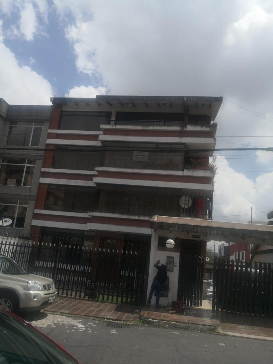 Vendo Amplio Departamento Sector San Gabriel Quito — imagen 9