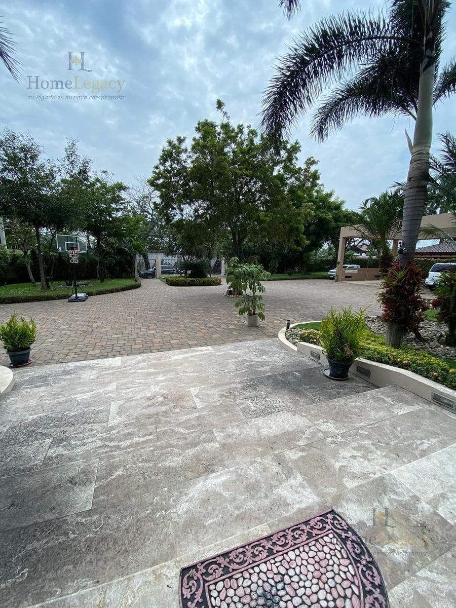 Casa en Venta con Piscina en Samborondón: Lujo en Una Sola Planta Am, Guayas — imagen 10
