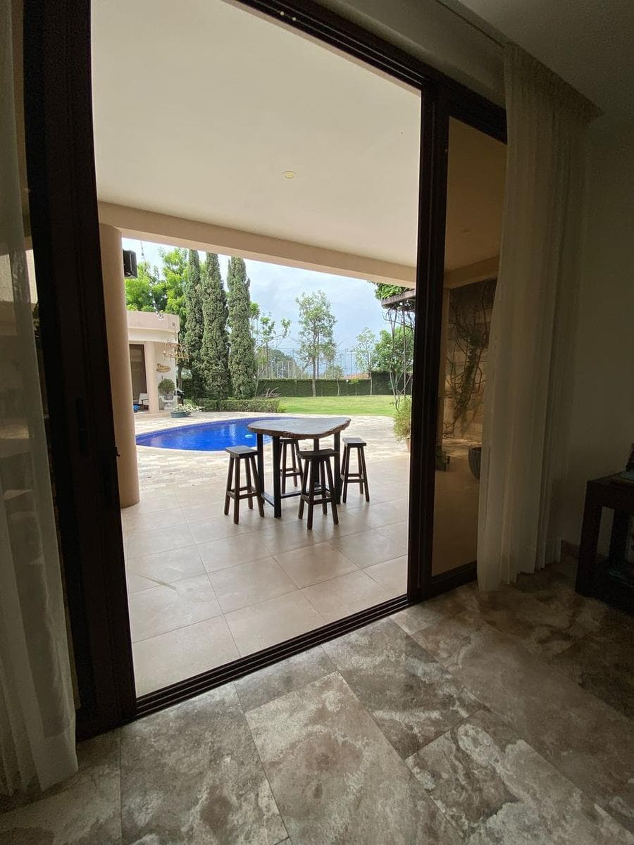Casa en Venta con Piscina en Samborondón: Lujo en Una Sola Planta Am, Guayas — imagen 2