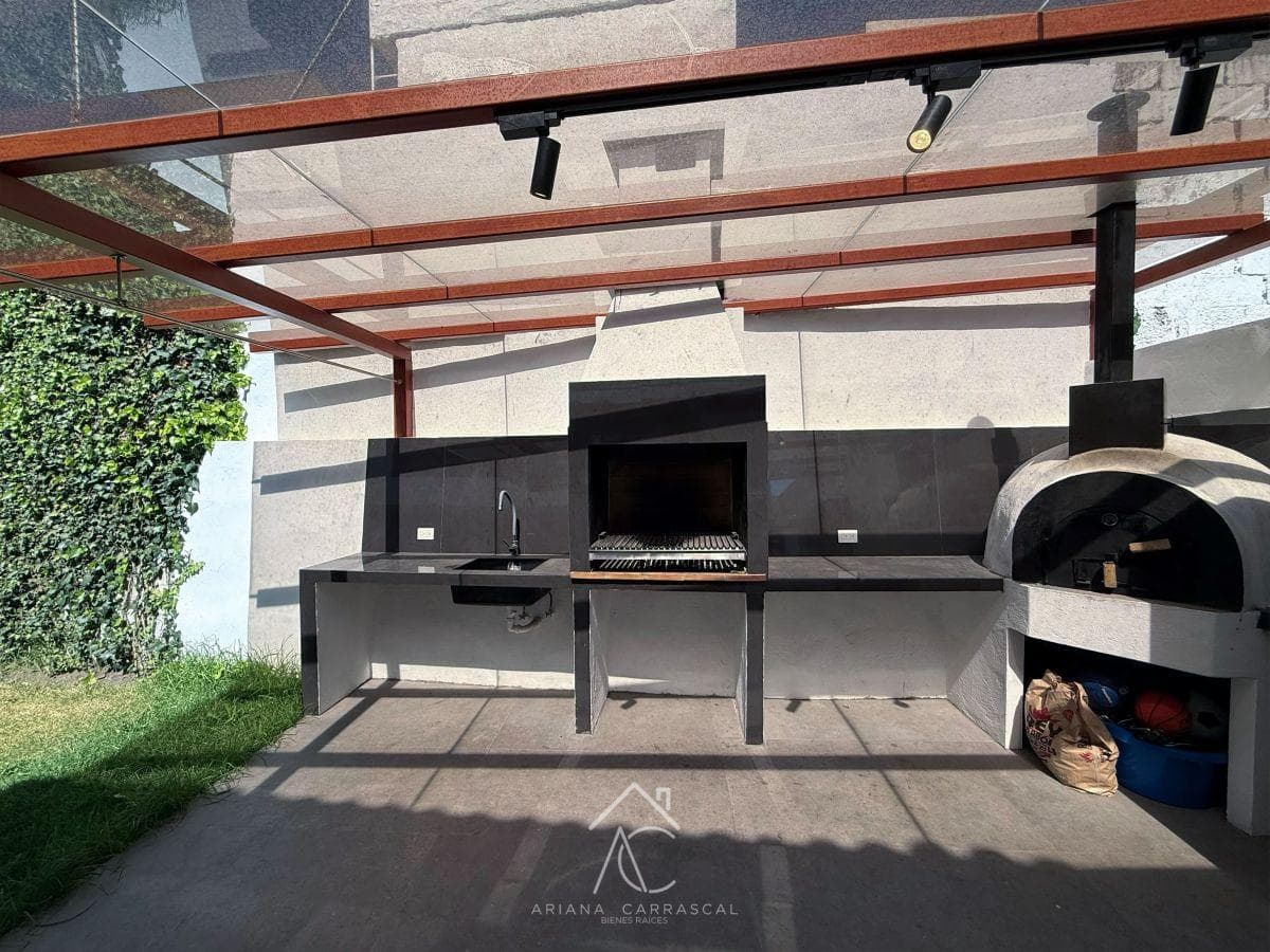 Casa Rústica en Venta Dentro de La Urbanización El Condado — imagen 8