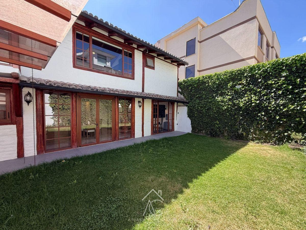 Casa Rústica en Venta Dentro de La Urbanización El Condado — imagen 7