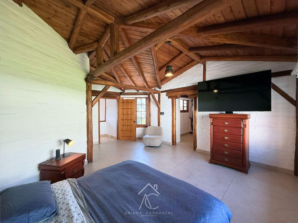 Casa Rústica en Venta Dentro de La Urbanización El Condado — imagen 3