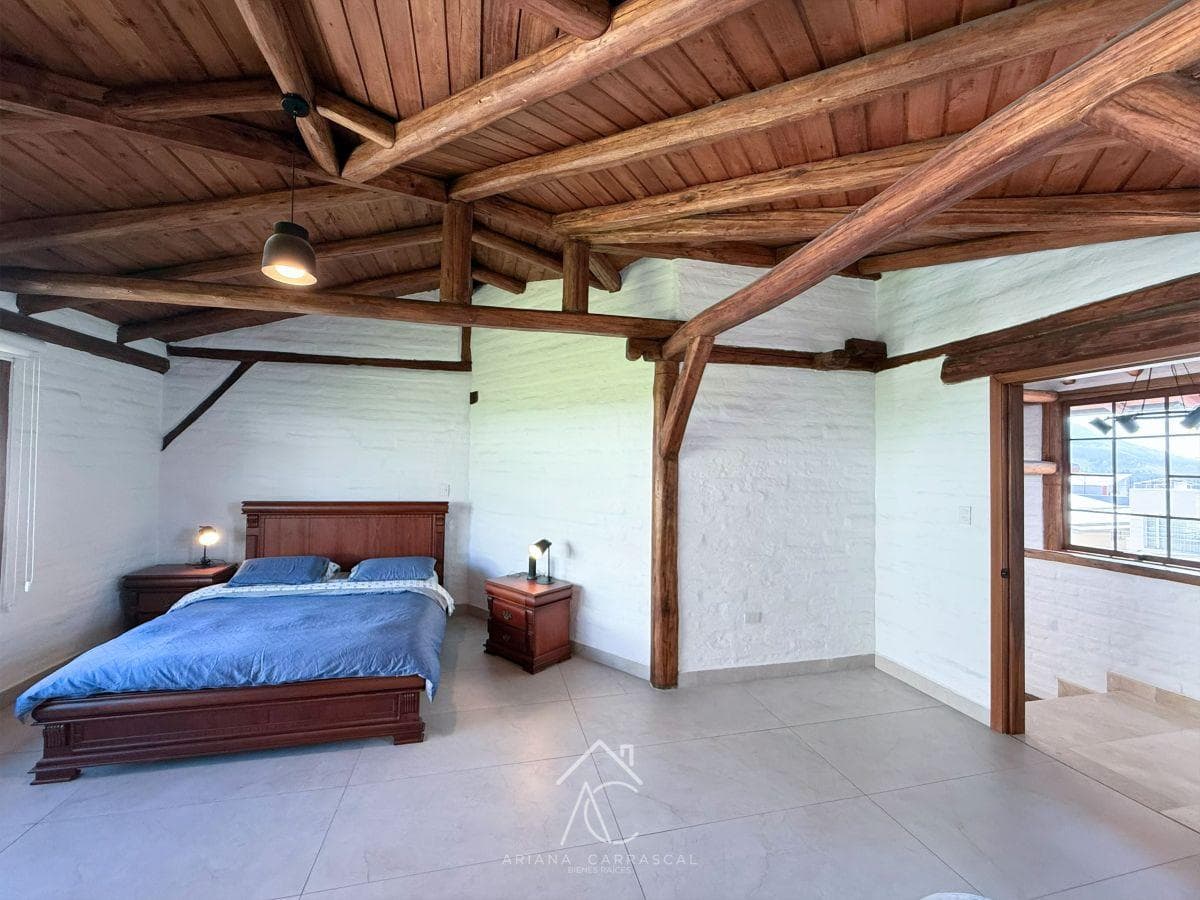 Casa Rústica en Venta Dentro de La Urbanización El Condado — imagen 2