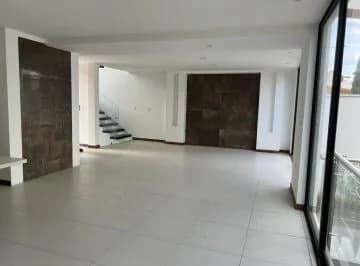 Sector Cumbaya, en Venta Casa 4d, 218 m², Dos Pisos, con Patio, en Conjunto Privado — imagen 2